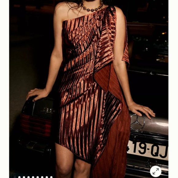 guapa Dresses & Skirts - Guapa One shoulder mini dress